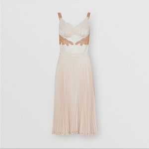 BNWT Burberry Sesame Pleated Dress